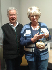 Ehepaar Rieder mit ihrer Rübenlaterne